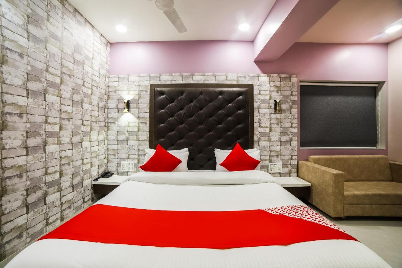 Capital O 41587 Hotel Airport Inn One Ahmedabad Eksteriør bilde