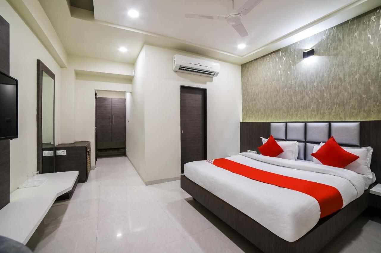 Capital O 41587 Hotel Airport Inn One Ahmedabad Eksteriør bilde
