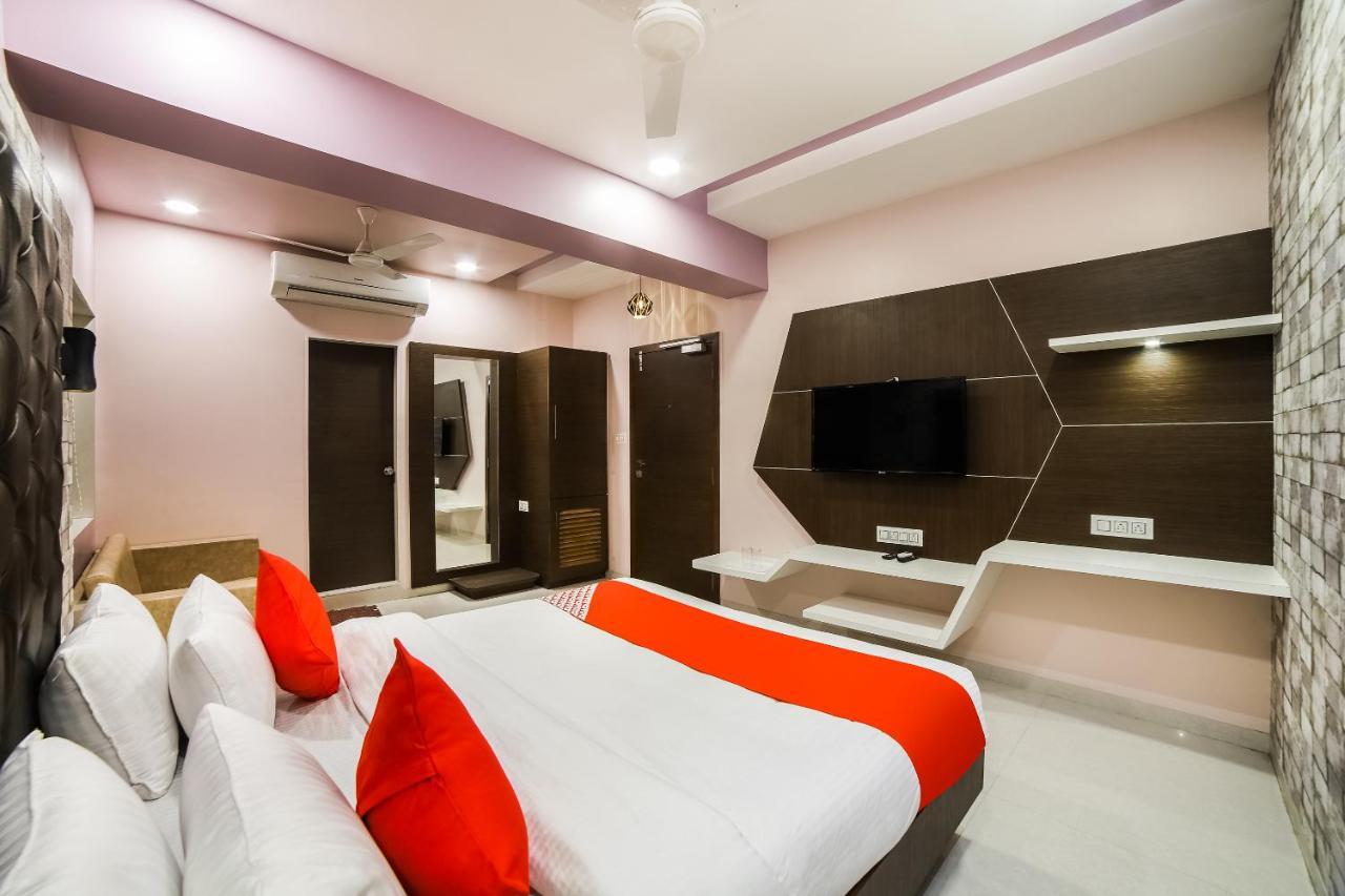 Capital O 41587 Hotel Airport Inn One Ahmedabad Eksteriør bilde