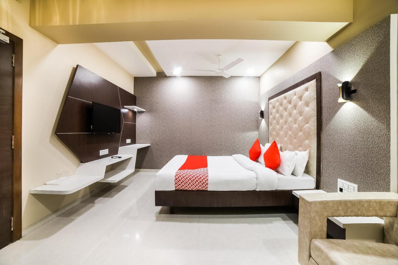 Capital O 41587 Hotel Airport Inn One Ahmedabad Eksteriør bilde