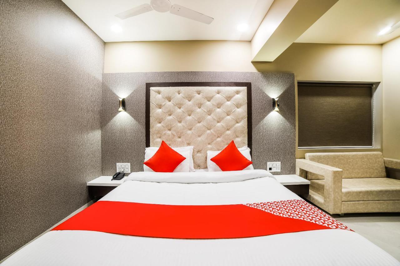 Capital O 41587 Hotel Airport Inn One Ahmedabad Eksteriør bilde