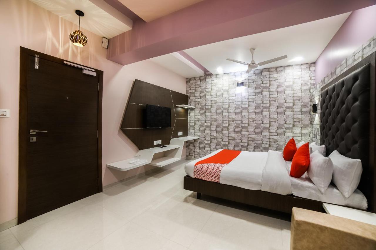 Capital O 41587 Hotel Airport Inn One Ahmedabad Eksteriør bilde