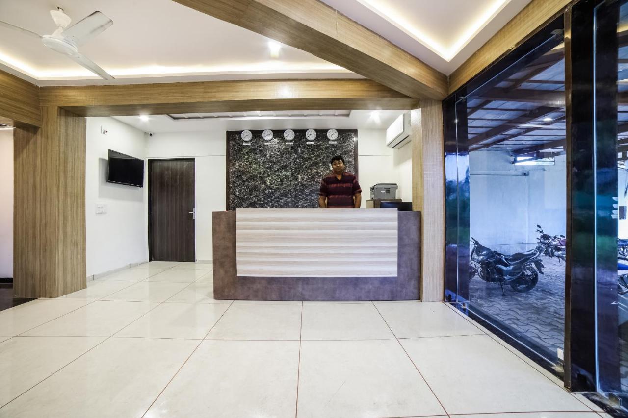 Capital O 41587 Hotel Airport Inn One Ahmedabad Eksteriør bilde