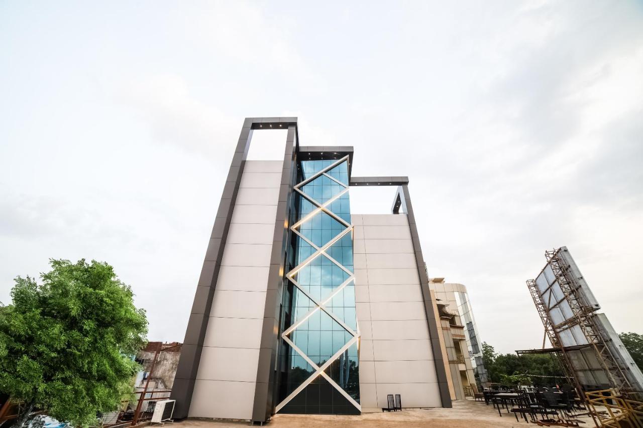 Capital O 41587 Hotel Airport Inn One Ahmedabad Eksteriør bilde