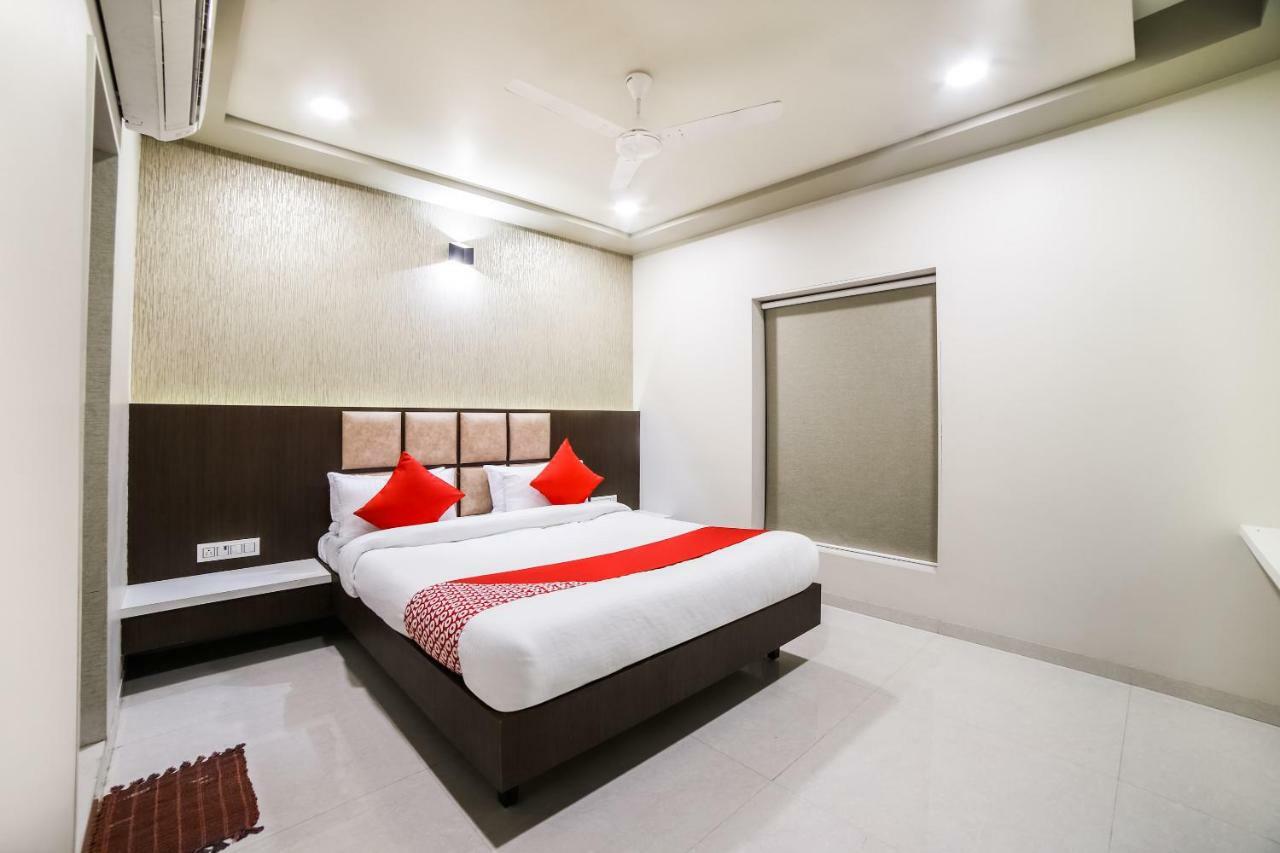 Capital O 41587 Hotel Airport Inn One Ahmedabad Eksteriør bilde