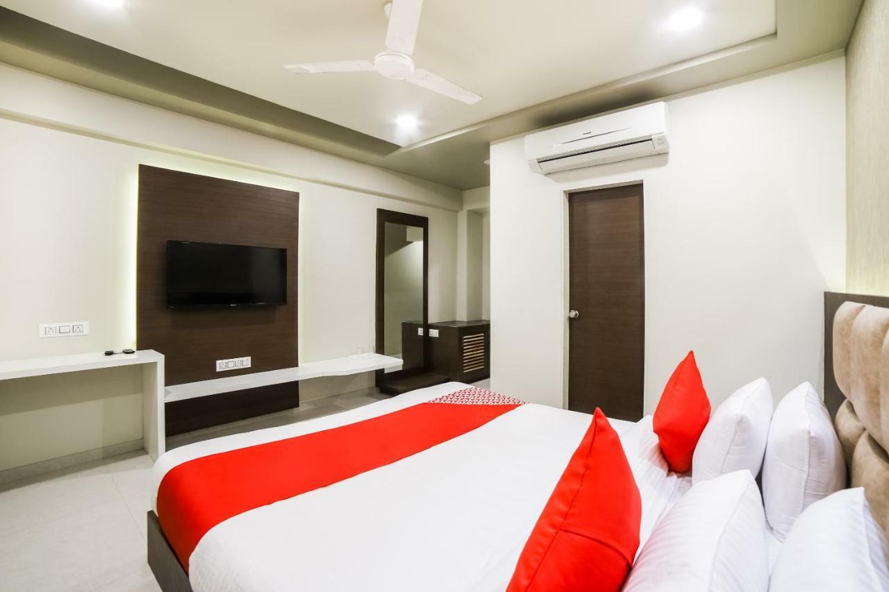 Capital O 41587 Hotel Airport Inn One Ahmedabad Eksteriør bilde