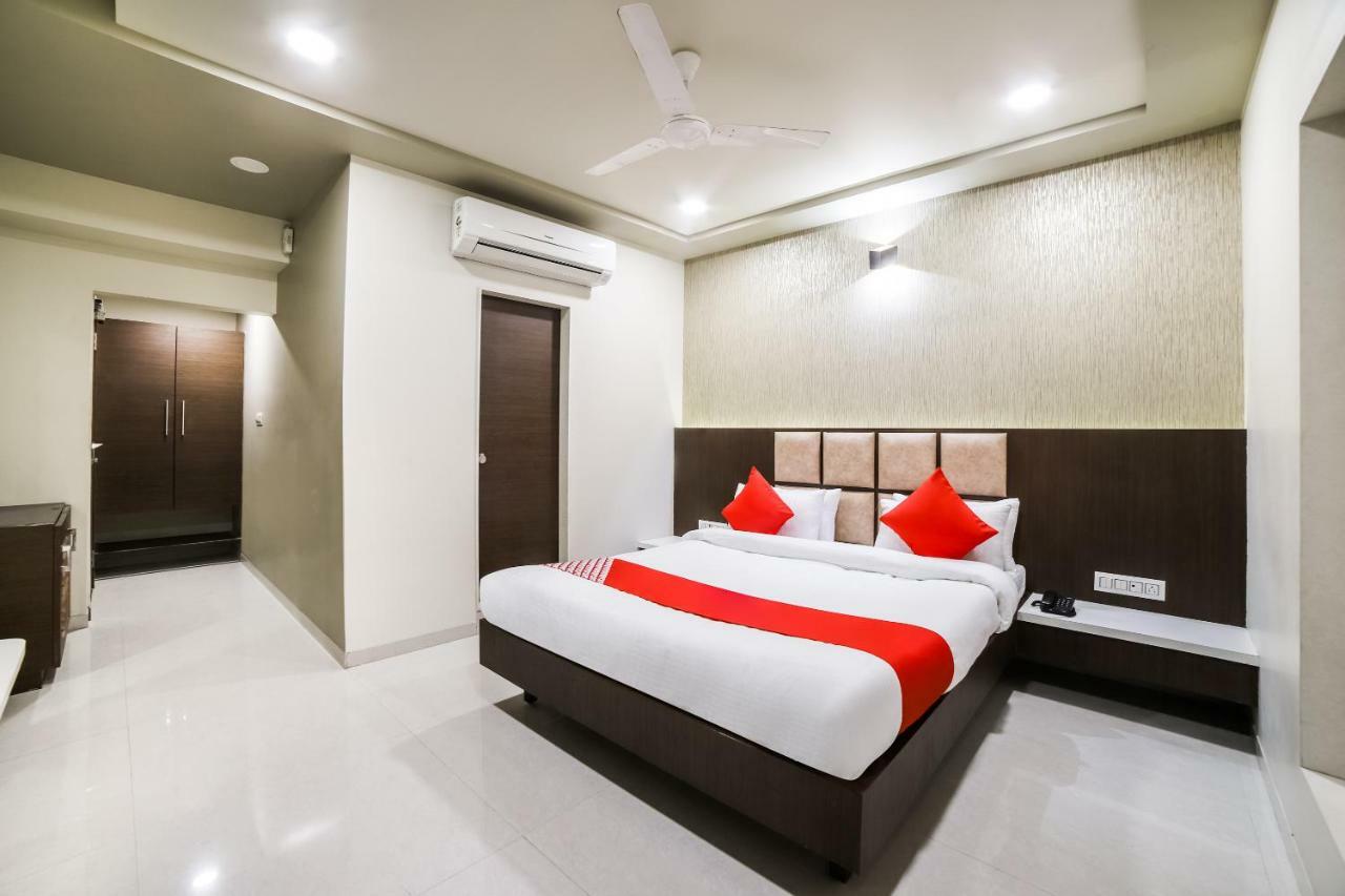 Capital O 41587 Hotel Airport Inn One Ahmedabad Eksteriør bilde