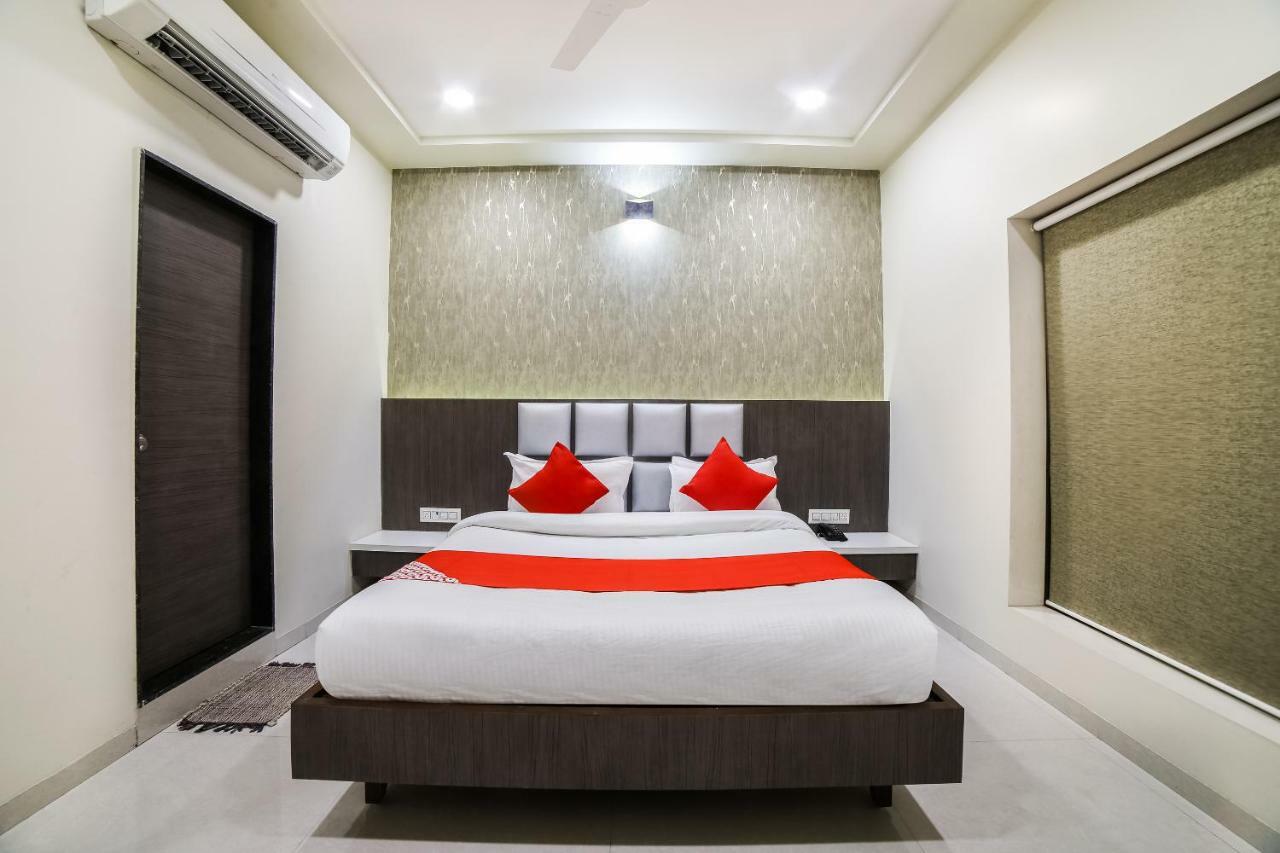 Capital O 41587 Hotel Airport Inn One Ahmedabad Eksteriør bilde