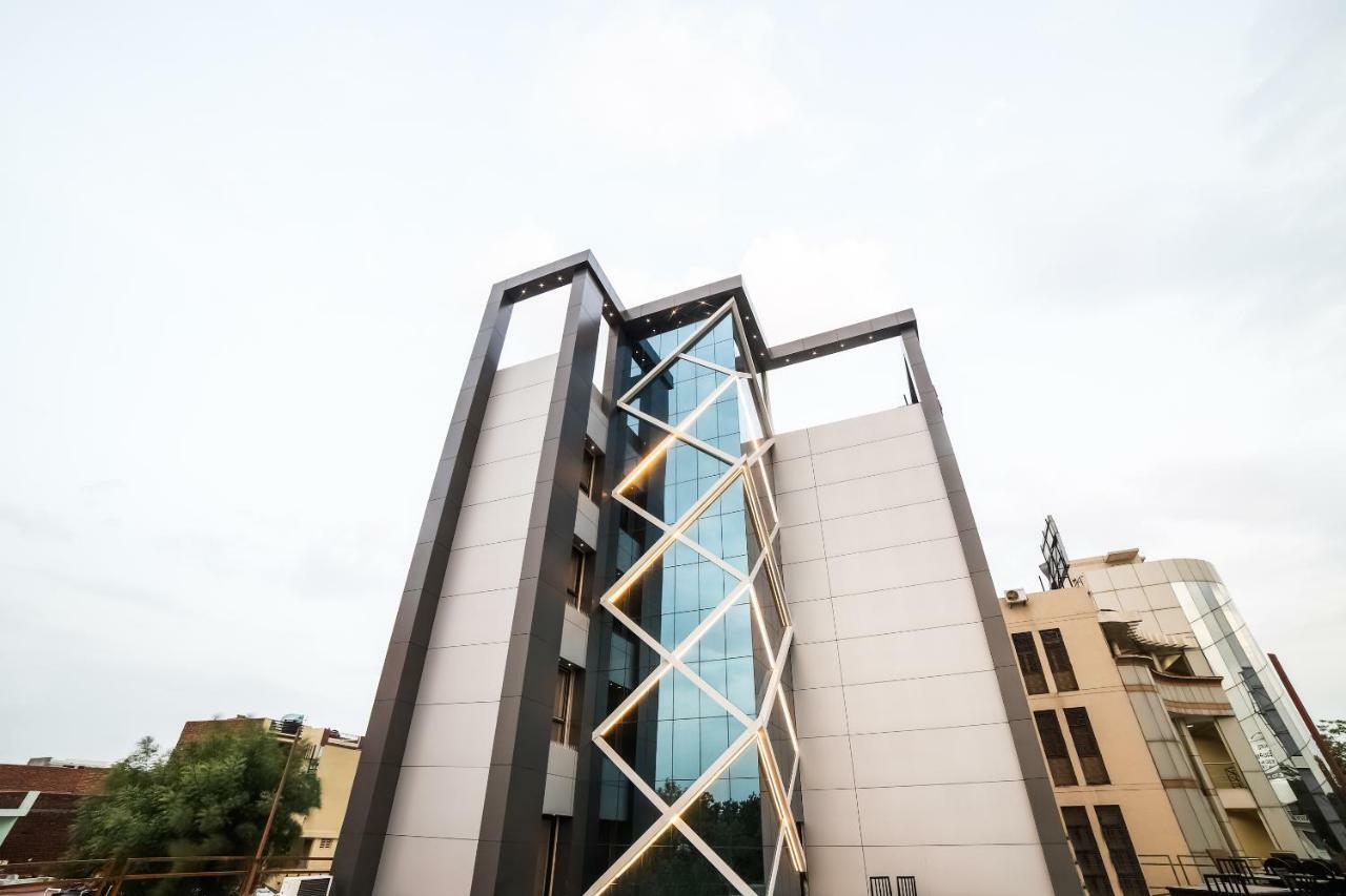 Capital O 41587 Hotel Airport Inn One Ahmedabad Eksteriør bilde